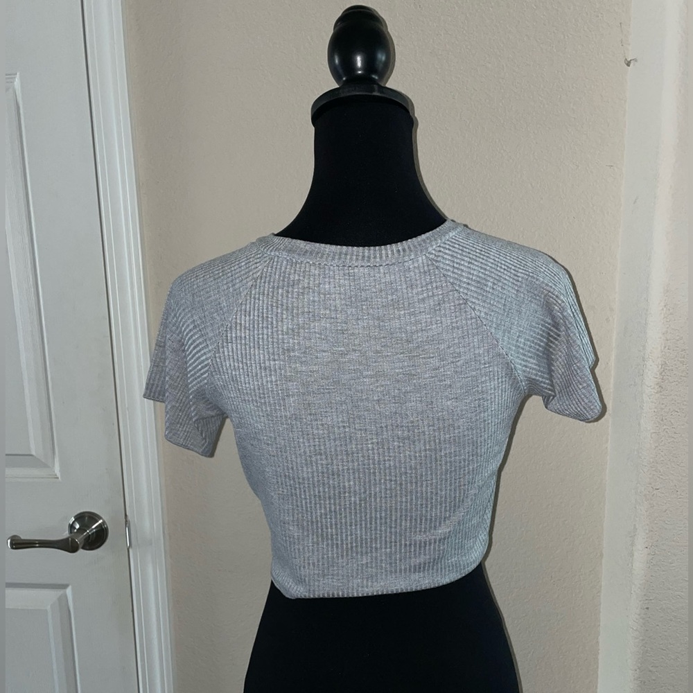 ❤️‍🔥Shein Ribbed Crop Top❤️‍🔥 - Picture 2 of 3
